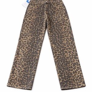 NWT Shakeair Classic Straight Leg Leopard Print Jeans